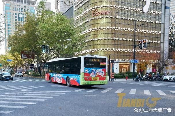 近日,上海公交车车身广告价格的具体情况引起了众多企业的关注.
